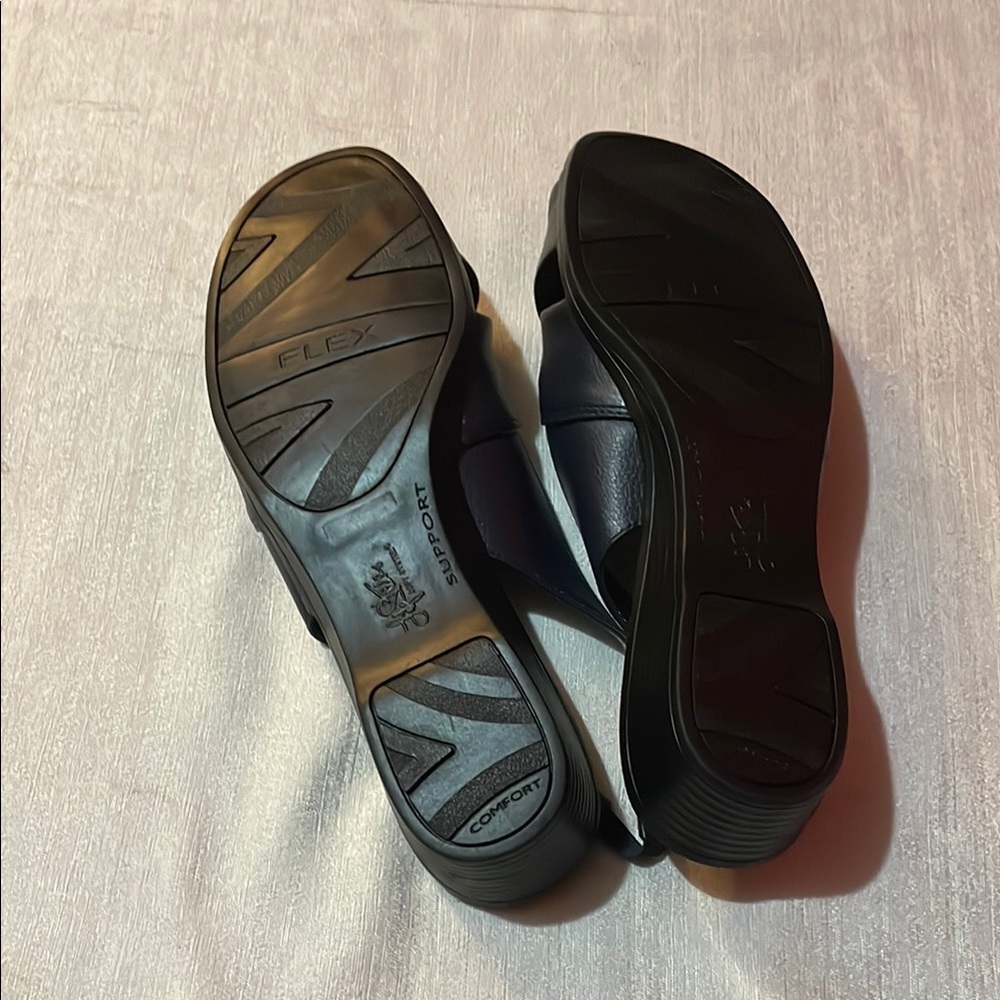 Life Stride Chic Black Slingback Sandals - Picture 6 of 6